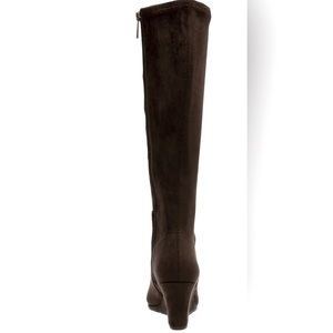Ann Klein Knee High Boot size 8.5. Very good used condition.